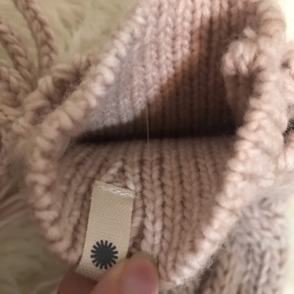 UGG Slipper Socks Size 7 - Picture 5 of 8